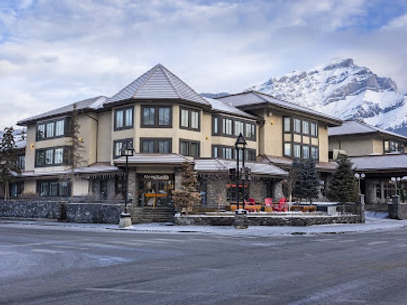 Elk + Avenue Hotel