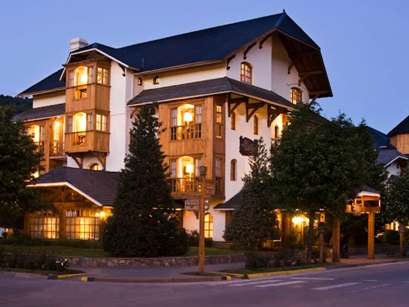 Le Village Hotel