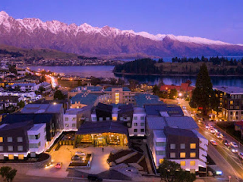 Holiday Inn Express & Suites Queenstown by IHG