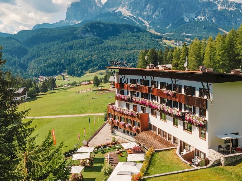 Hotel Mirage Cortina