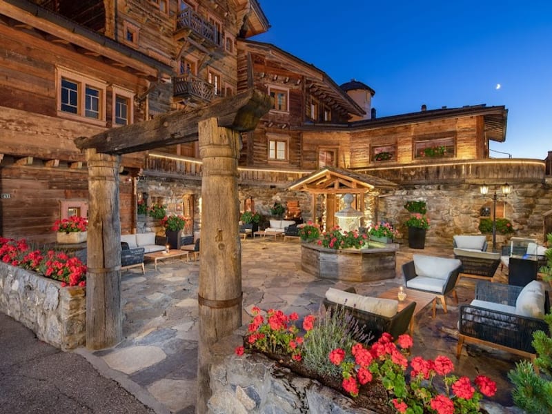 Hostellerie du Pas de l'Ours, Relais & Châteaux