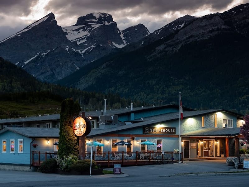 Red Tree Lodge