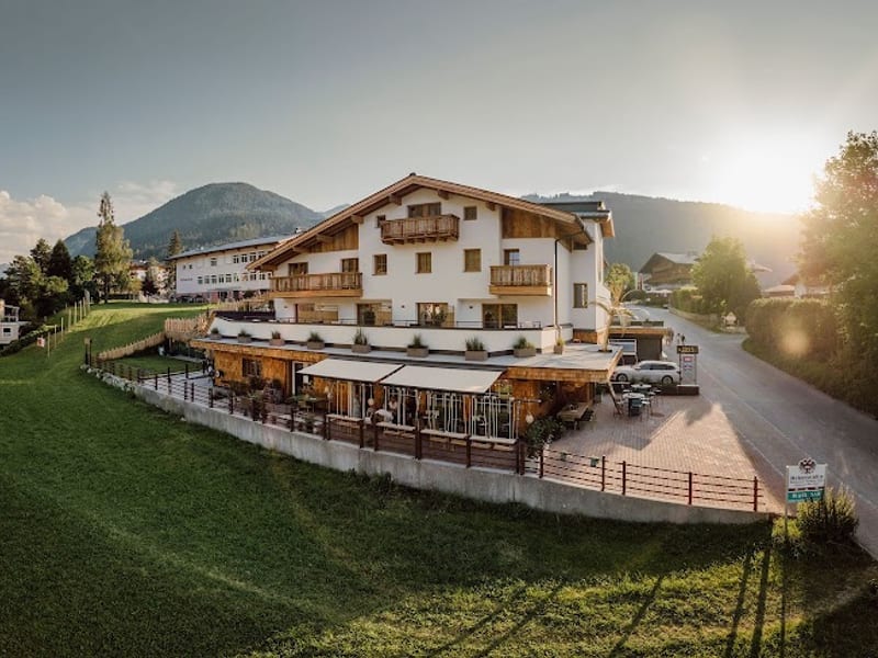 Uncle Jacks - tropicAlps lifestyle hotel