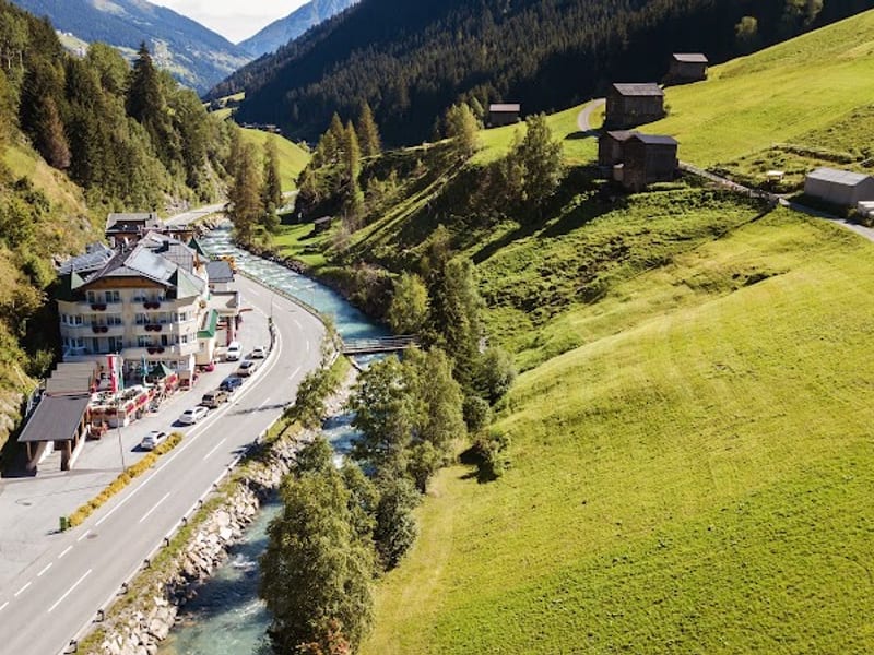 Hotel Höllroah