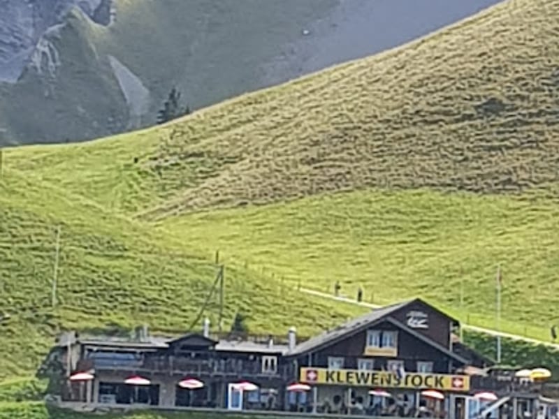 Hotel Klewenalp pistenhotel blau-weiss