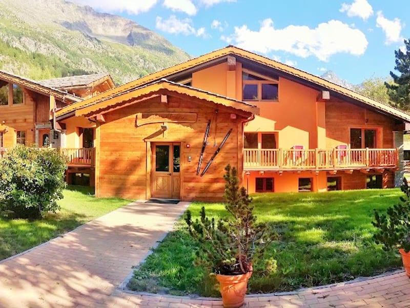 Chalet Alpina Hotel and Apartments