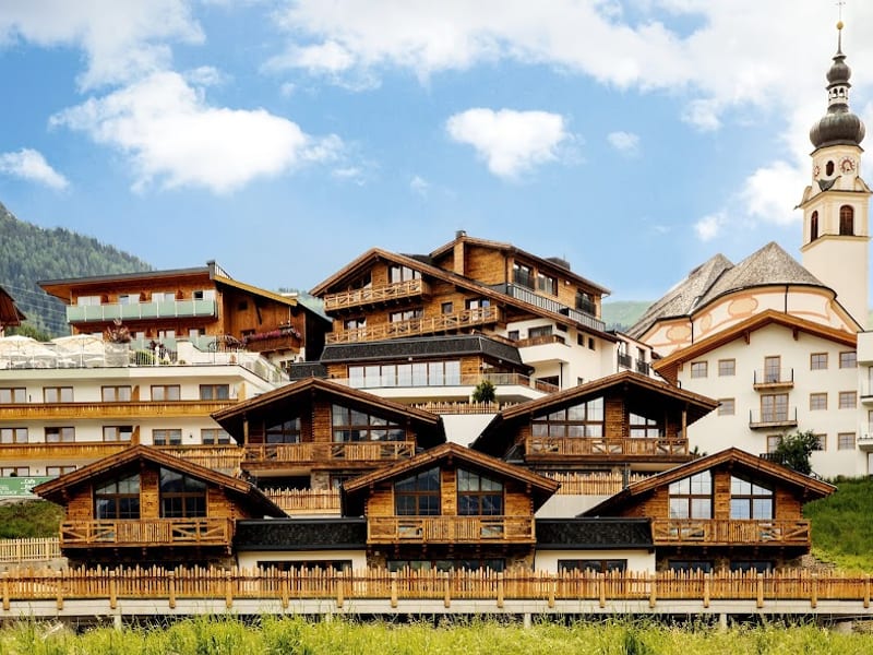PUR. Suites & Chalets