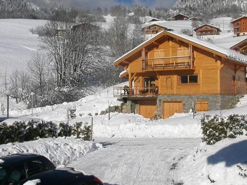 A4 km de Megève très joli studio avec jacuzzi ,vue sur les montagnes au calme