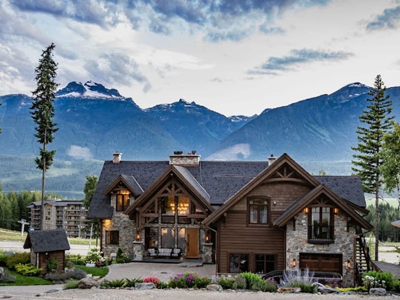 Bison Lodge Revelstoke