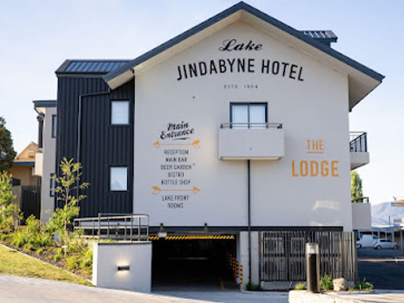 Lake Jindabyne Hotel