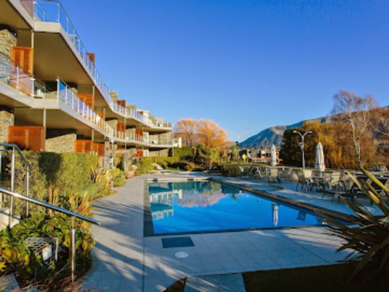 Lakeside Apartments