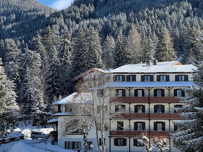 Villars Lodge
